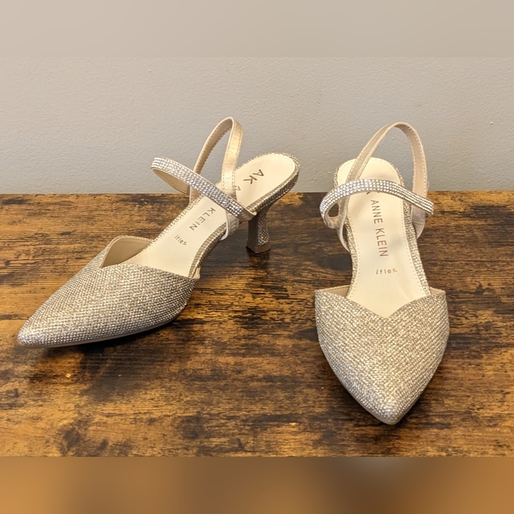 AK Anne Klein Champagne 7.5 Kitten Heels